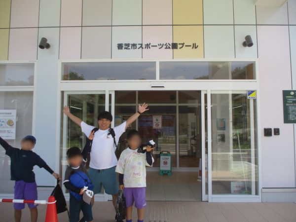ひのきフロア小学生　プールに行ってきました！